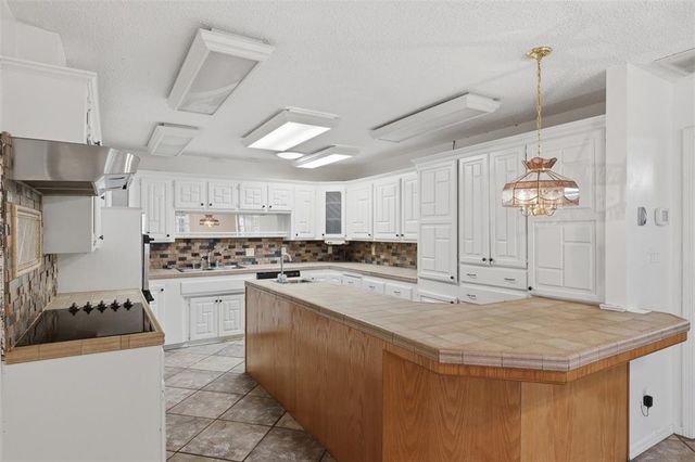 6340 Weavers Corner Road, Noble, OK 73068