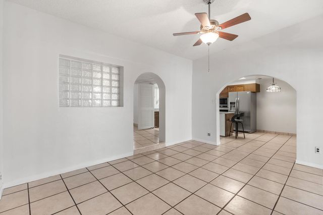 368 61st Street NW, Albuquerque, NM 87105