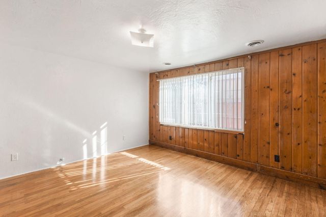 368 61st Street NW, Albuquerque, NM 87105