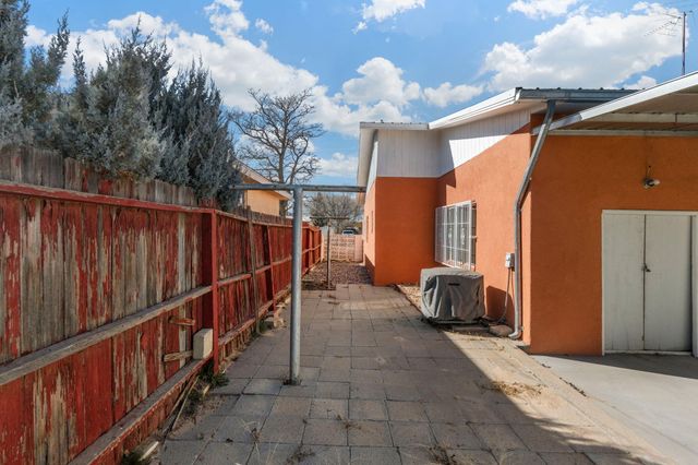 368 61st Street NW, Albuquerque, NM 87105