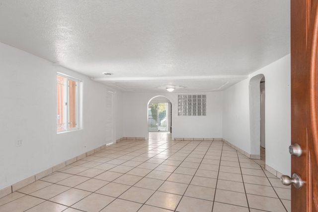 368 61st Street NW, Albuquerque, NM 87105