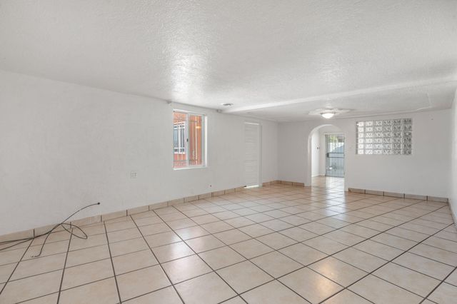 368 61st Street NW, Albuquerque, NM 87105