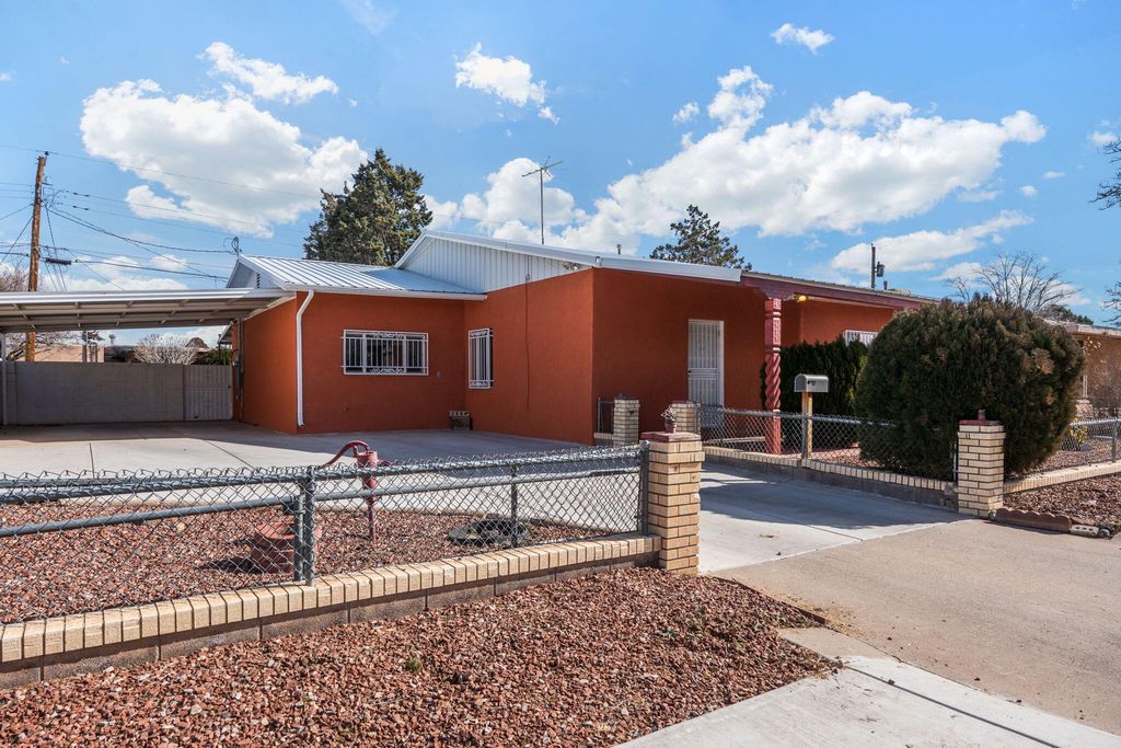 368 61st Street NW, Albuquerque, NM 87105