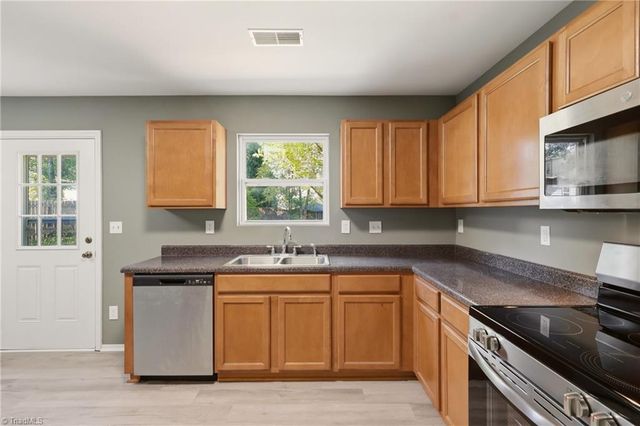 4576 Vernon Farms Boulevard, Kernersville, NC 27284