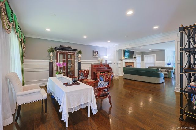 640 Bryant Avenue, Roslyn Harbor, NY 11576