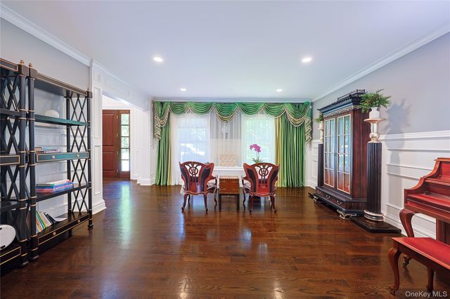 640 Bryant Avenue, Roslyn Harbor, NY 11576