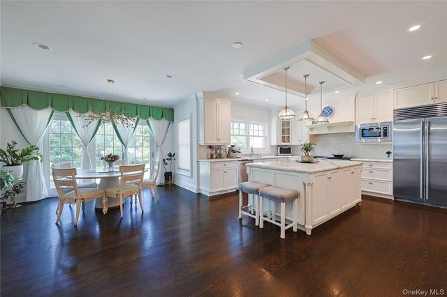 640 Bryant Avenue, Roslyn Harbor, NY 11576