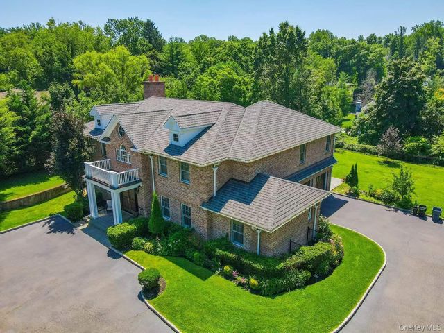640 Bryant Avenue, Roslyn Harbor, NY 11576