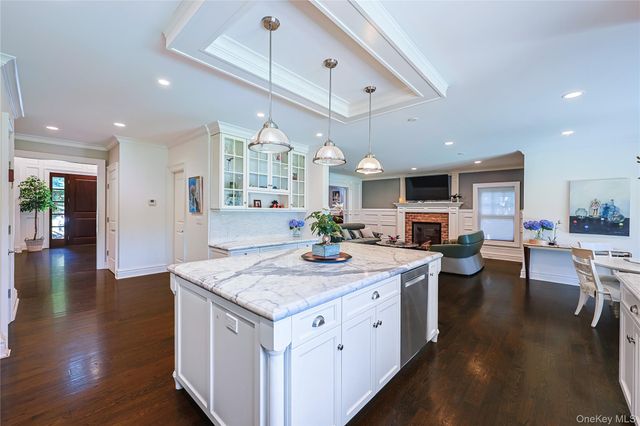 640 Bryant Avenue, Roslyn Harbor, NY 11576