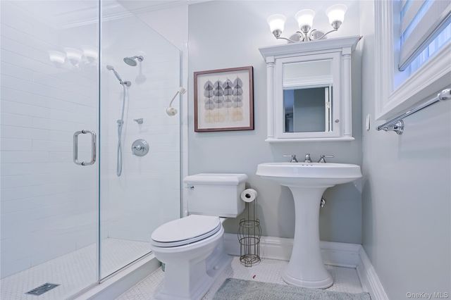 640 Bryant Avenue, Roslyn Harbor, NY 11576