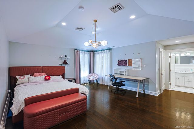 640 Bryant Avenue, Roslyn Harbor, NY 11576