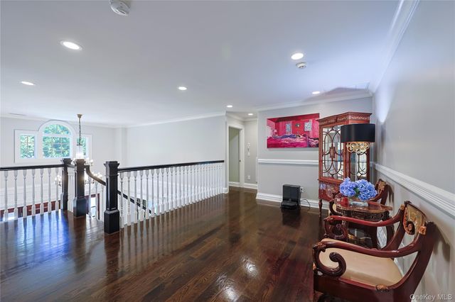 640 Bryant Avenue, Roslyn Harbor, NY 11576