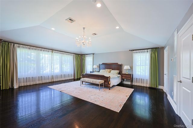 640 Bryant Avenue, Roslyn Harbor, NY 11576