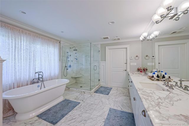640 Bryant Avenue, Roslyn Harbor, NY 11576