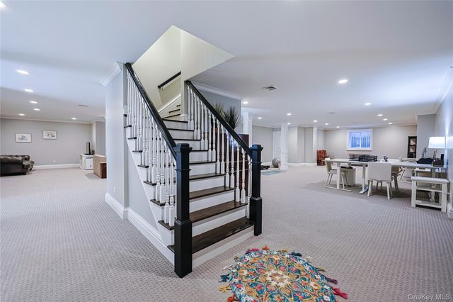 640 Bryant Avenue, Roslyn Harbor, NY 11576