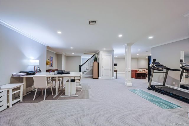 640 Bryant Avenue, Roslyn Harbor, NY 11576