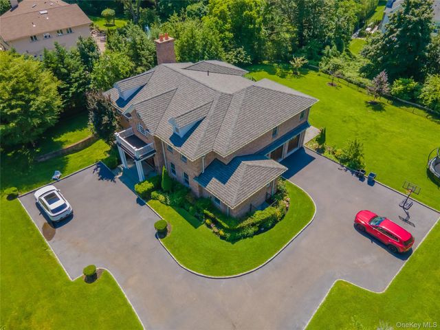640 Bryant Avenue, Roslyn Harbor, NY 11576
