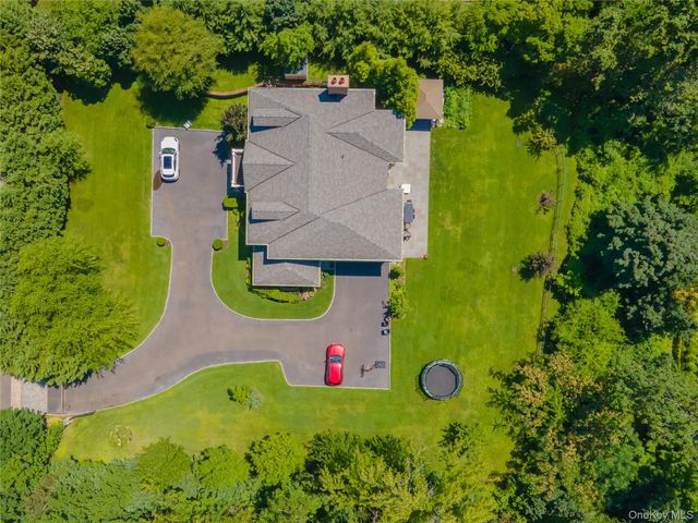 640 Bryant Avenue, Roslyn Harbor, NY 11576