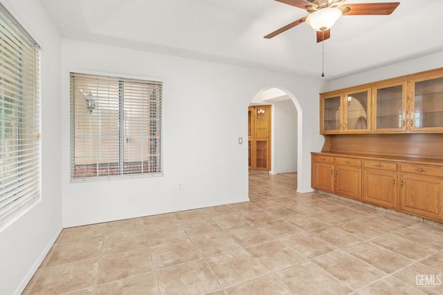 4908 Laurel Springs Drive, Bakersfield, CA 93308