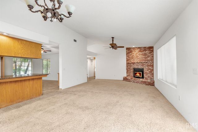 4908 Laurel Springs Drive, Bakersfield, CA 93308