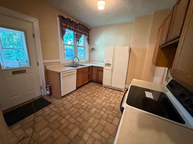 1909 Nicholasville Road, Lexington, KY 40503