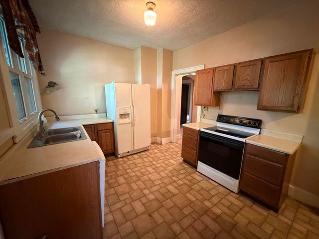 1909 Nicholasville Road, Lexington, KY 40503