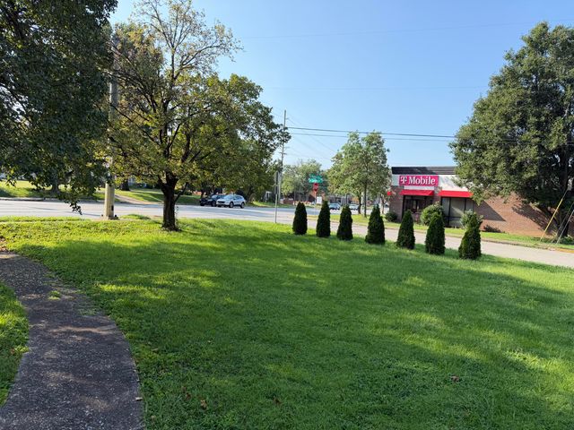 1909 Nicholasville Road, Lexington, KY 40503
