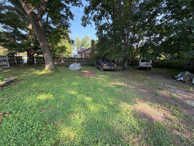 1909 Nicholasville Road, Lexington, KY 40503
