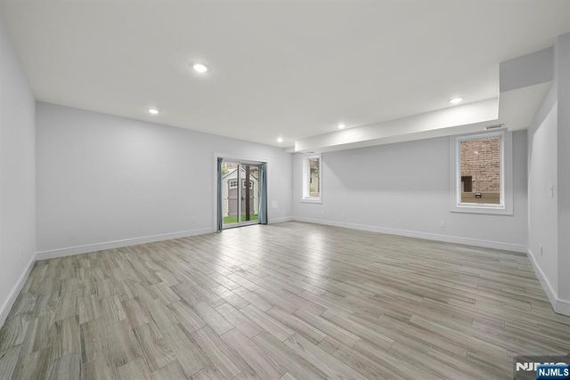 37 Winterburn Place, Edgewater, NJ 07020
