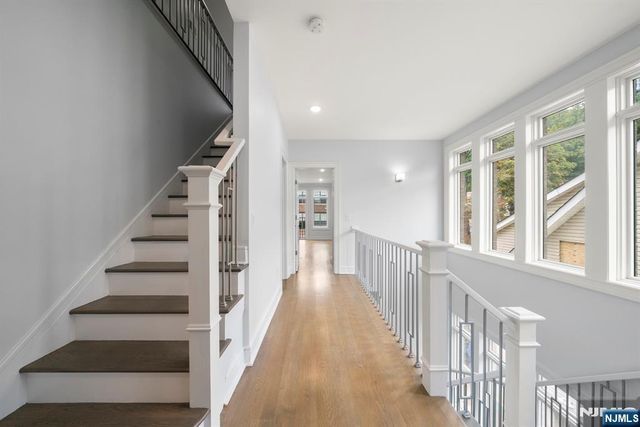 37 Winterburn Place, Edgewater, NJ 07020