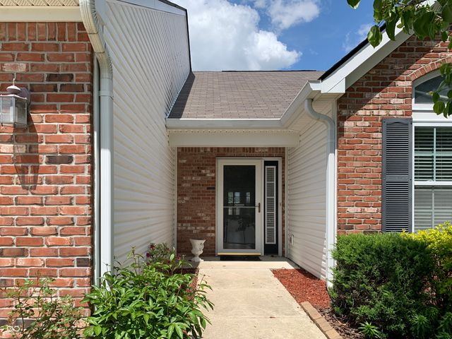 1350 Hamilton Drive, Greenwood, IN 46143