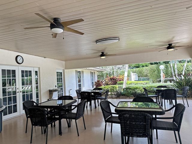 535 Oaks Dr 504, Pompano Beach, FL 33069