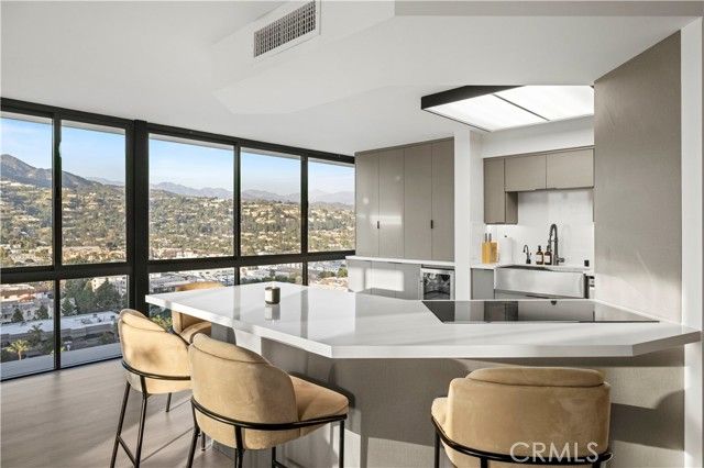 222 Monterey 1402, Glendale, CA 91206