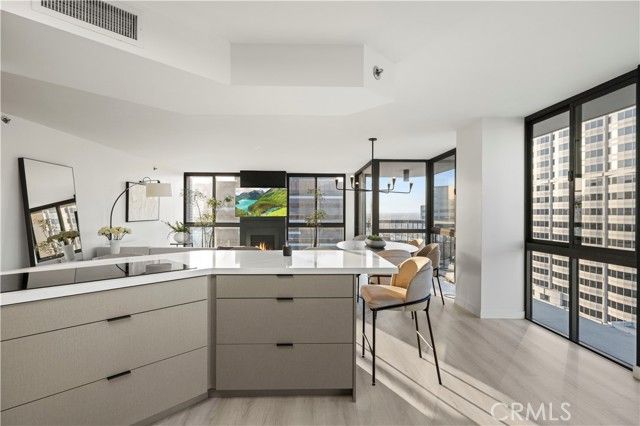 222 Monterey 1402, Glendale, CA 91206