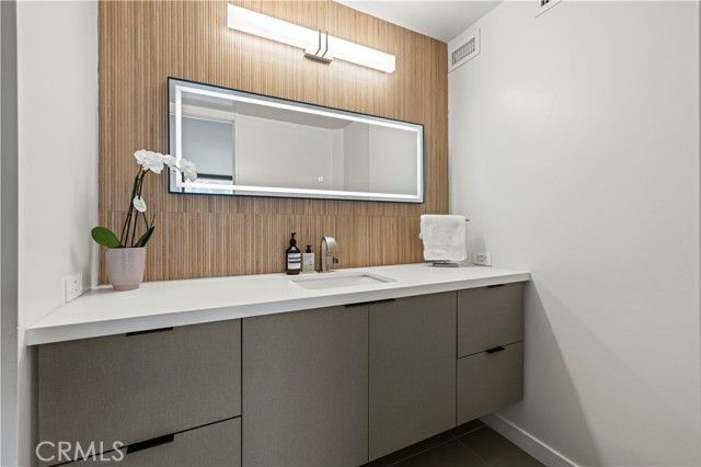 222 Monterey 1402, Glendale, CA 91206