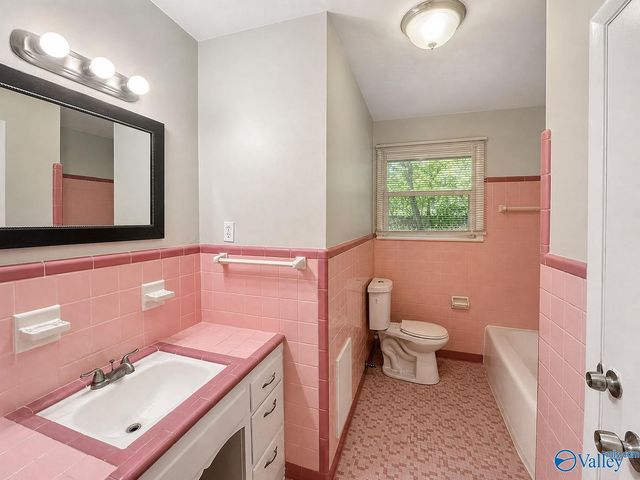 3902 NW Lakeview Drive, Huntsville, AL 35810