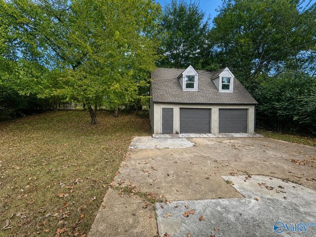 3902 NW Lakeview Drive, Huntsville, AL 35810