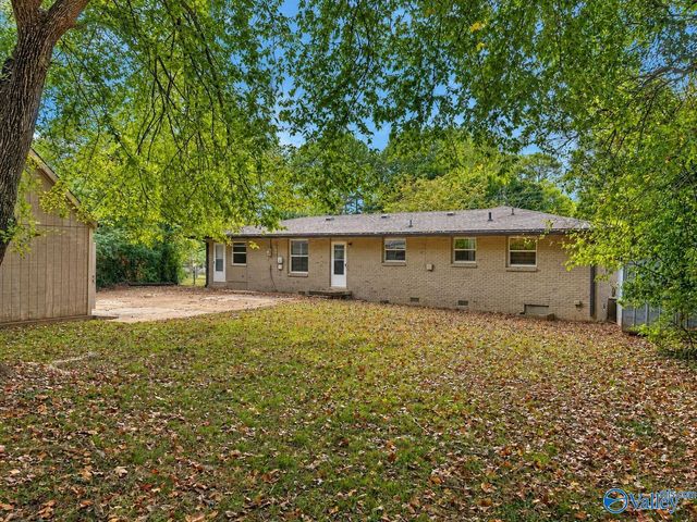 3902 NW Lakeview Drive, Huntsville, AL 35810