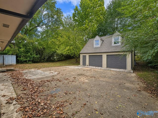 3902 NW Lakeview Drive, Huntsville, AL 35810