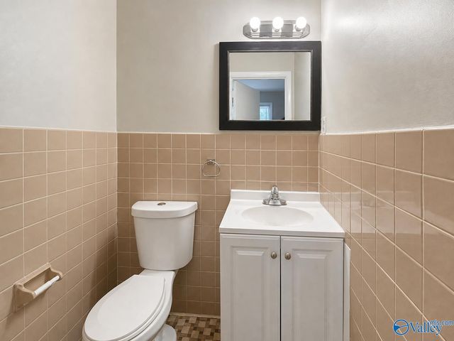 3902 NW Lakeview Drive, Huntsville, AL 35810