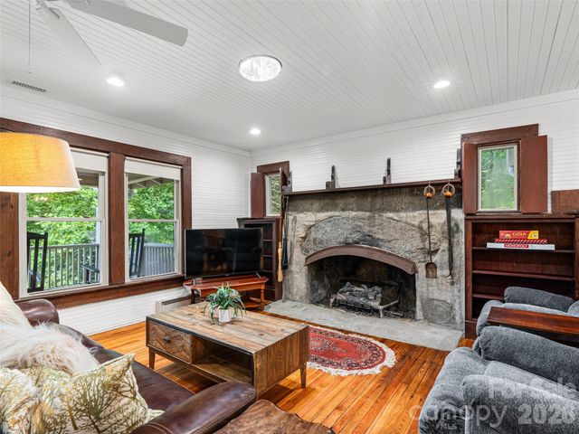 206 Chestnut Hill Road, Gerton, NC 28735