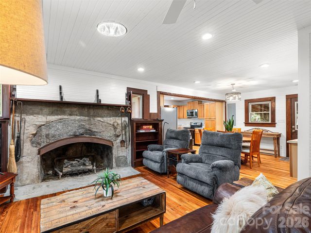 206 Chestnut Hill Road, Gerton, NC 28735