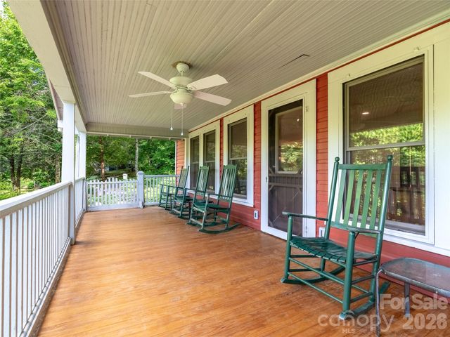 206 Chestnut Hill Road, Gerton, NC 28735