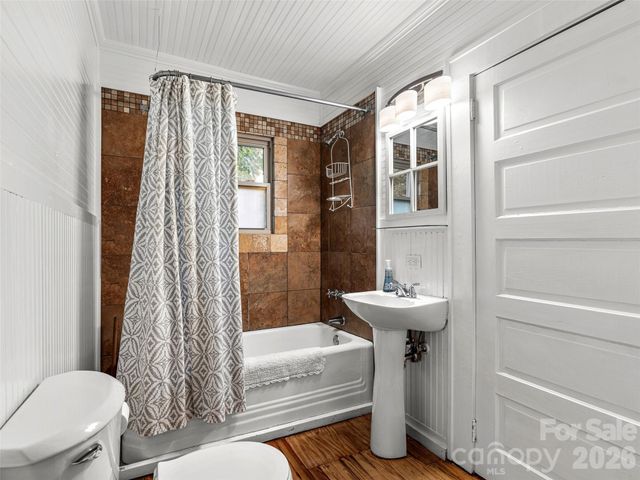 206 Chestnut Hill Road, Gerton, NC 28735
