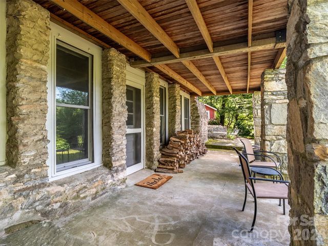 206 Chestnut Hill Road, Gerton, NC 28735