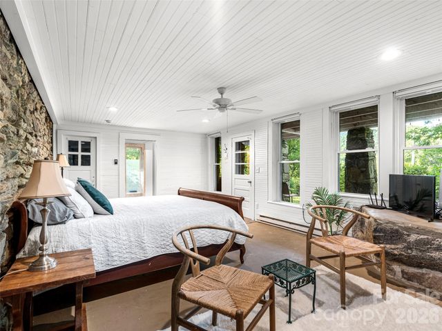 206 Chestnut Hill Road, Gerton, NC 28735