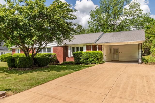 544 E Madison St, Pulaski, TN 38478