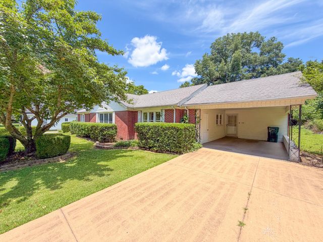 544 E Madison St, Pulaski, TN 38478