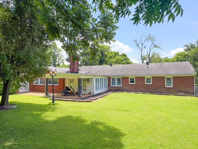 544 E Madison St, Pulaski, TN 38478