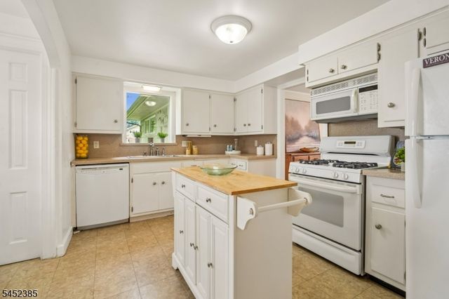 68 Linden Ave, Verona Twp., NJ 07044